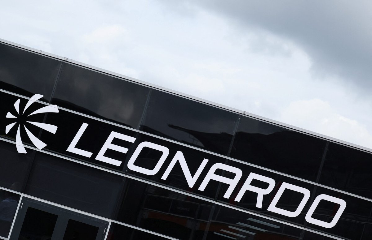 defensehere_ru's tweet photo. 📌Итальянский оборонный гигант @Leonardo_live  приобретает военное подразделение компании Iveco Group - @IVECO Defence - по сделке на сумму 1,7 миллиарда евро.
https://t.co/aAzkpZjixe https://t.co/YyGiBo7dhU