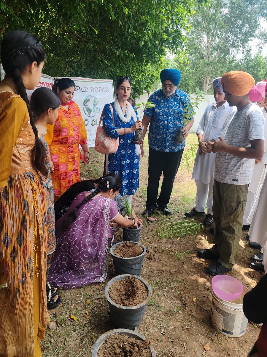 DeekshaEco's tweet photo. On 26 July Mrs Tripat Parmar of DEEKSHA unlocked the power of Tulsi, Aloe &amp; more herbal plants for Shemrock World Ropar���s students, teachers &amp; leaders. Small pots today, healthier homes tomorrow #YouPlantYouMatter #GreenWisdom #herbs #sustainability https://t.co/3Ut8DTQMeR