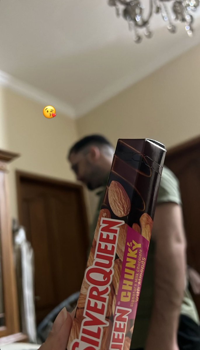 wuulaand's tweet photo. Mornings feel sweeter with you… and a bar of SilverQueen 🍫💋 https://t.co/CfbpQ9nbWr