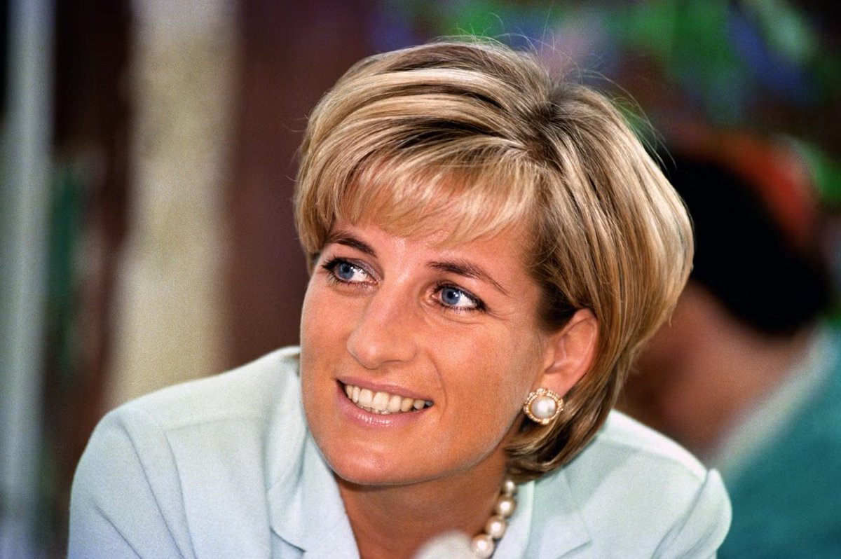Carry out a random act of kindness, with no expectation of reward, safe in the knowledge that one day someone might do the same for you.”
–Princess Diana