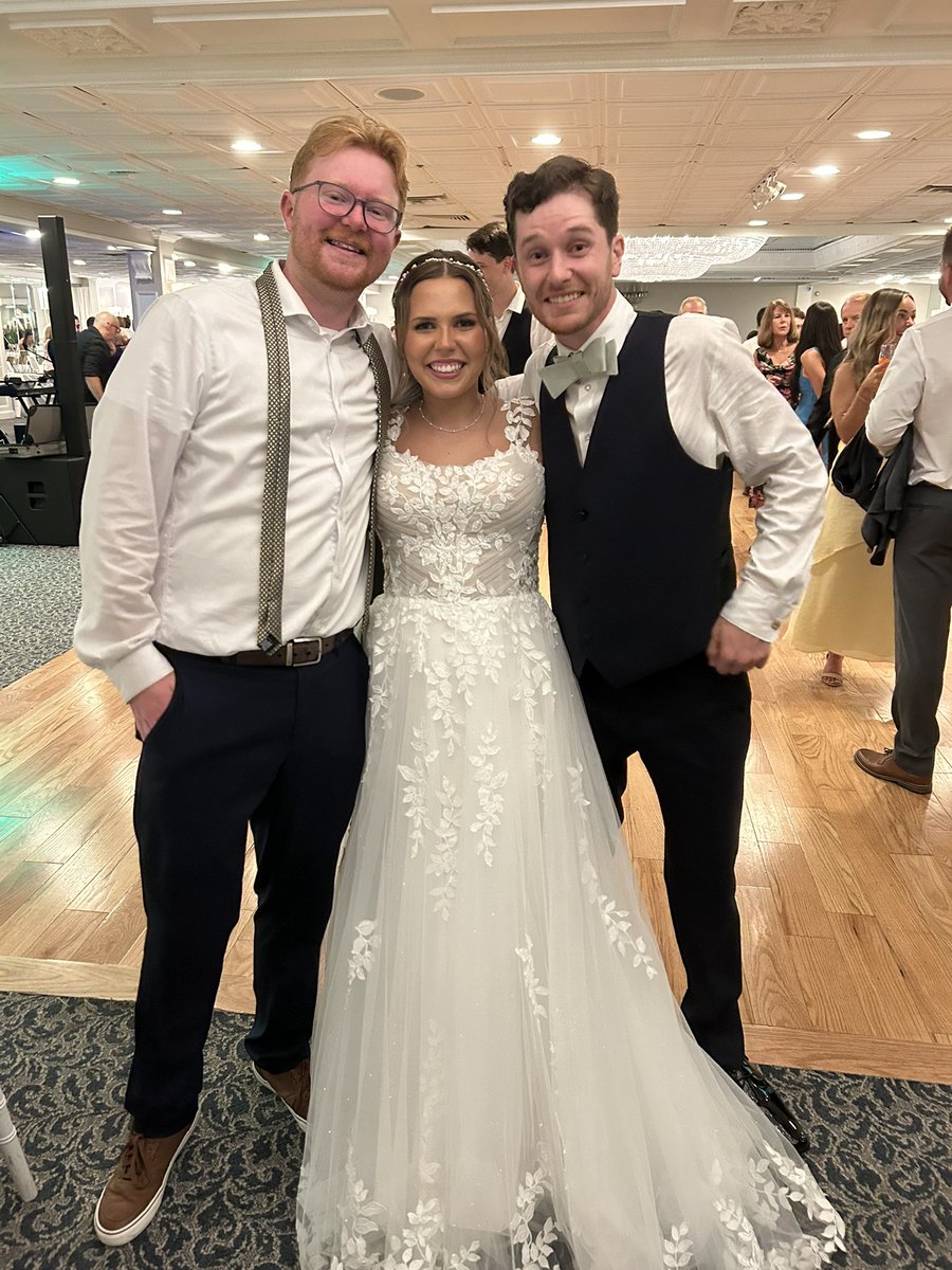 JackHemhauser's tweet photo. Mets win and are so back on Kyle and Erin's wedding night, what else should we have expected #MetsElite #CongratsKyleandErin 🧡💙 https://t.co/0SKHXfYTJM