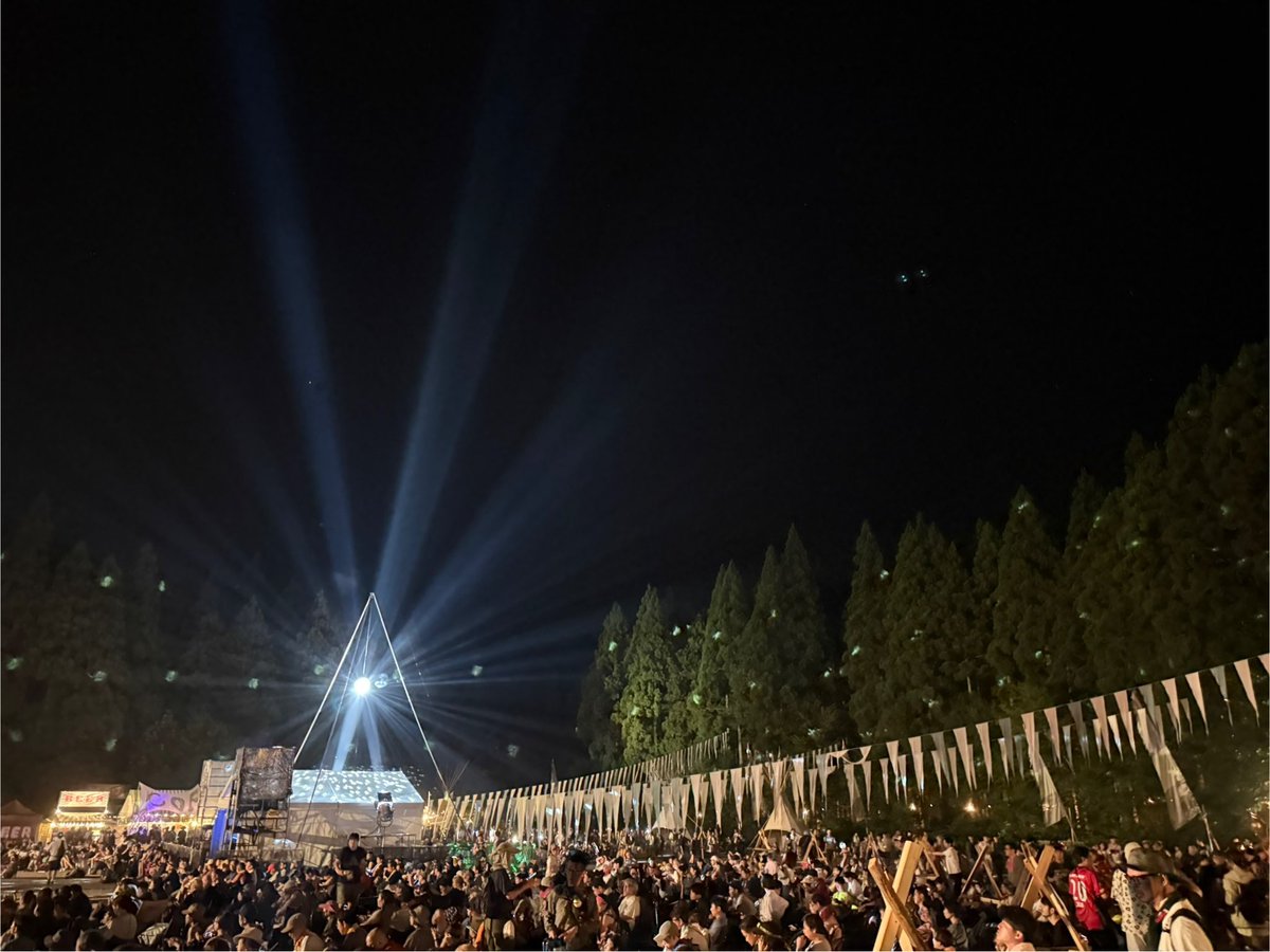 あっという間にフジロック最終日から1週間🥲そういえば現地で渋谷さんのことを思い出しました…レッドマーキーで2回お見かけしたことがあります👀チェックのシャツ着てたっけ🤔ヘヴンで松村さんお見かけしたのはかなり昔だったなぁ…あちらで渋松対談やってるかな😌 #FUJIROCK2025