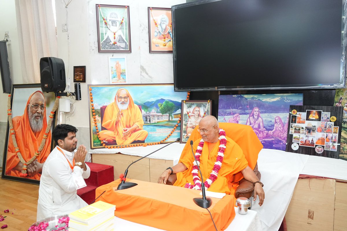 ParmatmanandJi's tweet image. #Acharya #Shankara Sanskrutik #Ekta Nyas, #Culture Department, Government of #Madhya Pradesh, has organised 31st #Advaita #Awakening #Youth Camp at Swami Dayananda Ashram, situated on the banks of Mother Ganga in Rishikesh, from 1st thru 10th October,2025, under the Guidance of