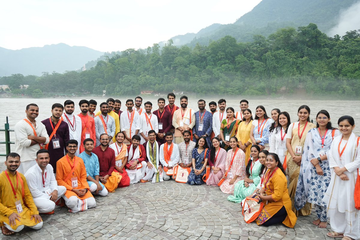 ParmatmanandJi's tweet image. #Acharya #Shankara Sanskrutik #Ekta Nyas, #Culture Department, Government of #Madhya Pradesh, has organised 31st #Advaita #Awakening #Youth Camp at Swami Dayananda Ashram, situated on the banks of Mother Ganga in Rishikesh, from 1st thru 10th October,2025, under the Guidance of