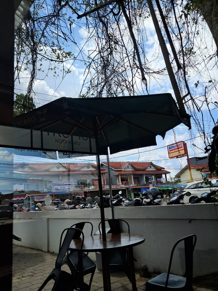 DarmawanEdo's tweet photo. Matahari Pontianak lagi lucu-lucunya https://t.co/AmYlF2iADt