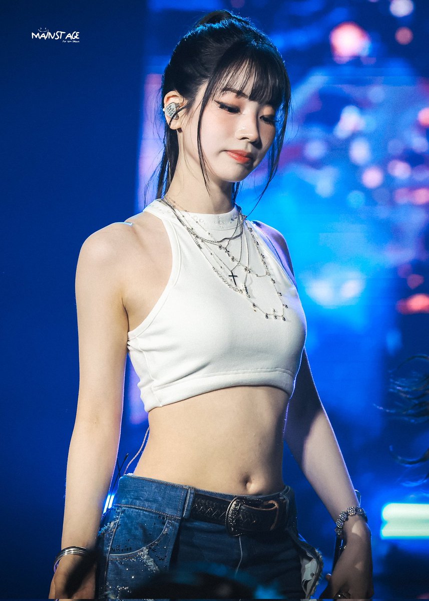dahyunspresso's tweet photo. THIS DAHYUN LOOK WILL GO DOWN IN HISTORY!!!! https://t.co/DU6eGYNPkX