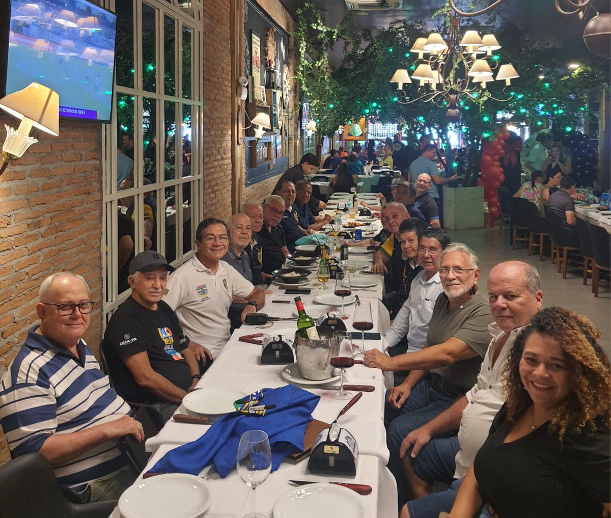 MarioMartins69's tweet photo. Mais um feliz almoço Adesguiano. https://t.co/xesaxKCepM