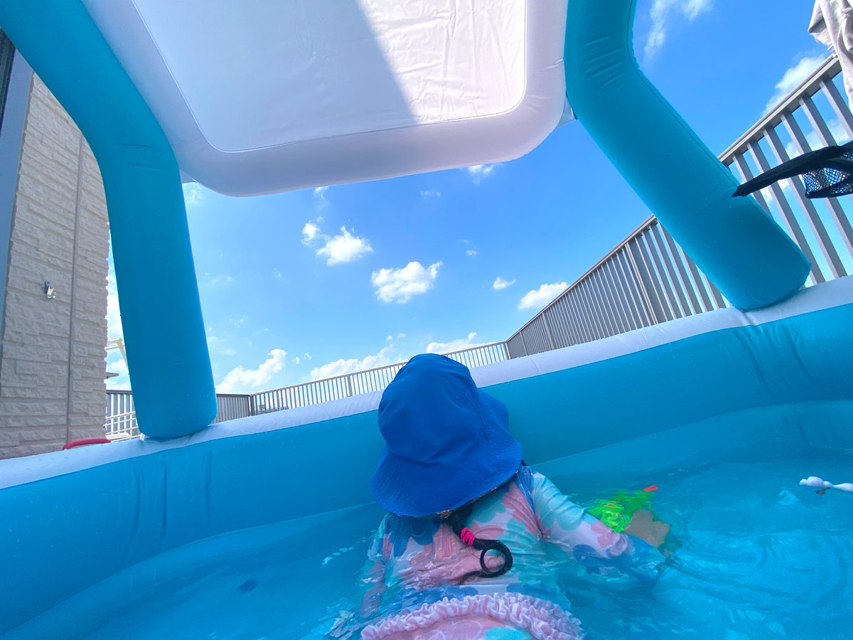 新しいプール！
パパも入った！気持ち良い！