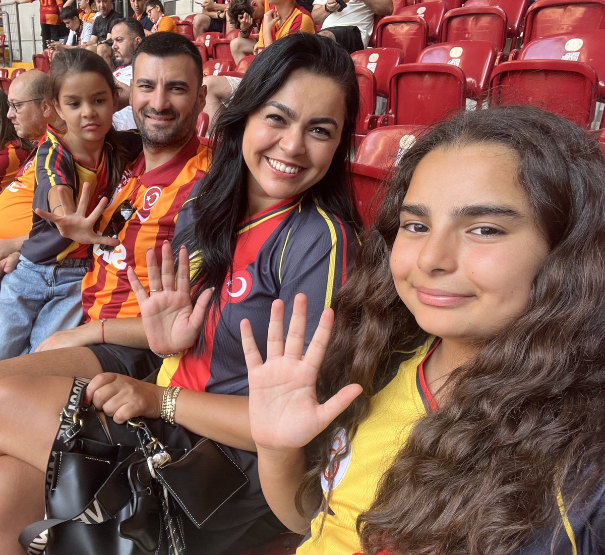 damlaapaker's tweet photo. #galatasaraylazio 
@AdammASLAN https://t.co/LTdZlJK99a