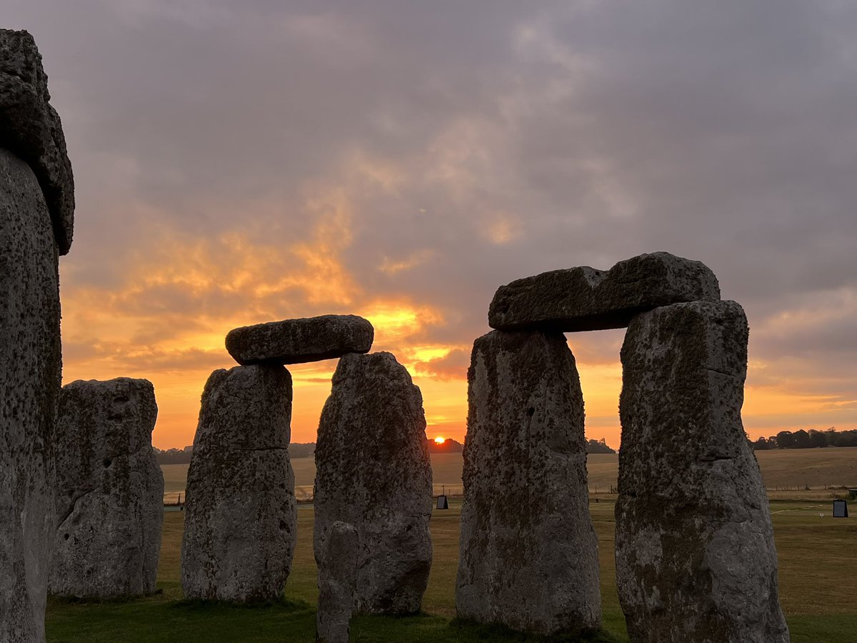 Sunrise at Stonehenge today (3rd August) was at 5.35am, sunset is at 8.50pm ☀️