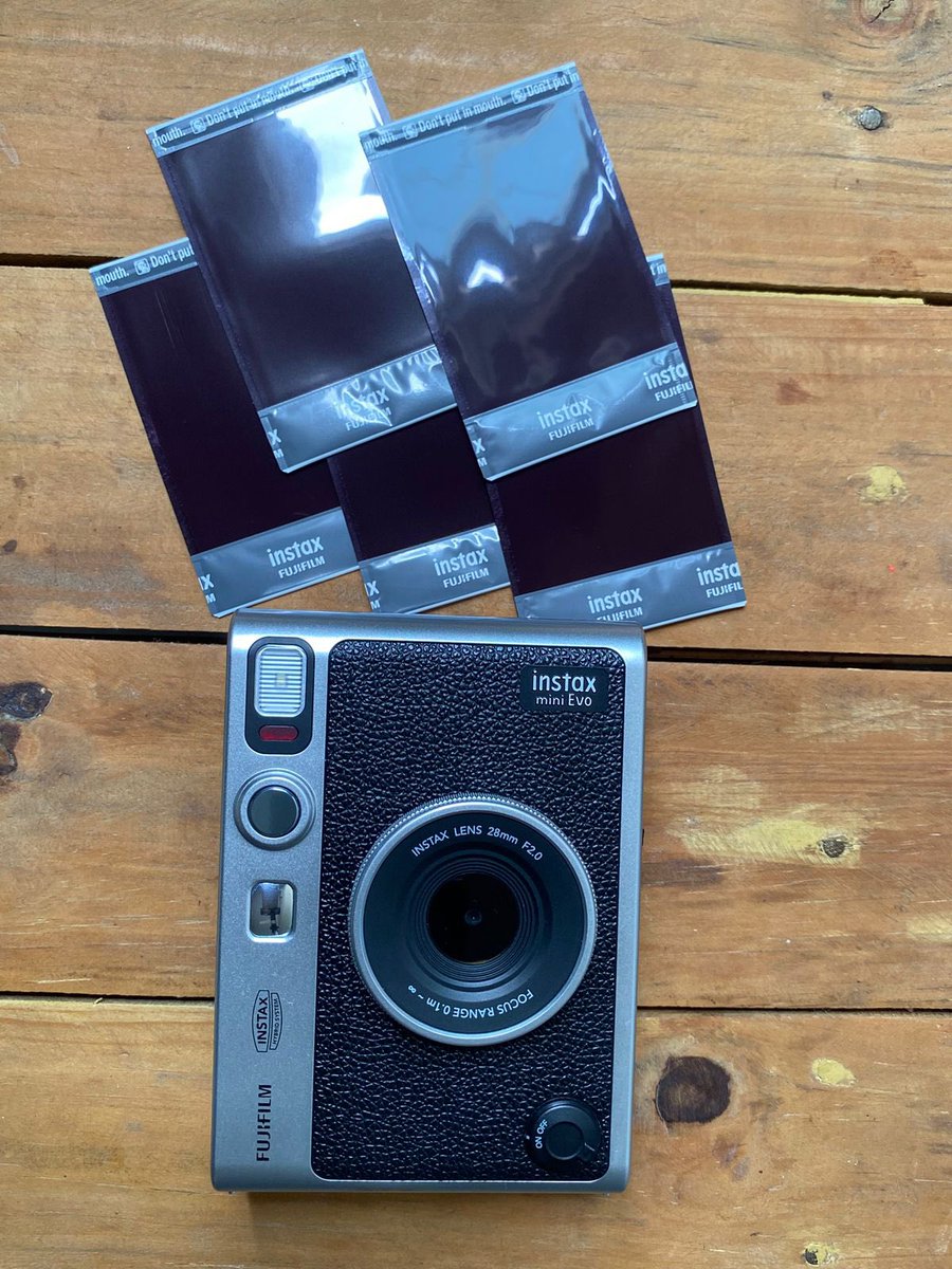 goddayfrizz's tweet photo. yg mau cetak polaroid asli fujifilm lgsg cek oren ya kaaaaak https://t.co/RbInasq1pf https://t.co/MTJASnNe3N