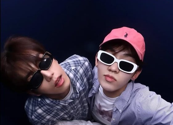 rrobbuny's tweet photo. 잠시만 판윗 이거 뭐야 https://t.co/8Pcv2JX2Oy
