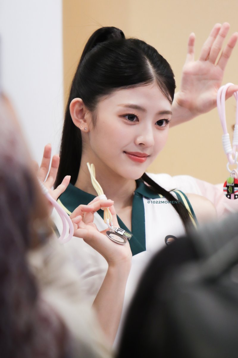 1022moment's tweet photo. [HQ] 20250802
FILA LOVE:ALL Collection Launch | FILA SEA Artist

#KIIRAS #키라스 #하린 #HARIN #ROAH #로아  #WELCOME_KIIRAS #KIIRASinMY #KIIRASinKL #FILA #FILAMY #FILASEA https://t.co/Q2VKEbqDld