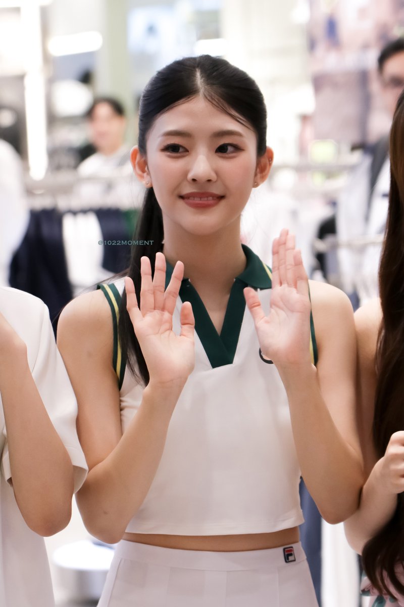 1022moment's tweet photo. [HQ] 20250802
FILA LOVE:ALL Collection Launch | FILA SEA Artist

#KIIRAS #키라스 #하린 #HARIN #ROAH #로아  #WELCOME_KIIRAS #KIIRASinMY #KIIRASinKL #FILA #FILAMY #FILASEA https://t.co/Q2VKEbqDld