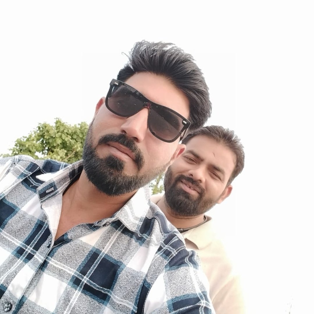 बात करो रुठे यारो से,सन्नाटे से डर जाते है
प्यार अकेला जी सकता है, दोस्त अकेले मर जाते हैं🫂💯

#FriendshipDay🌻