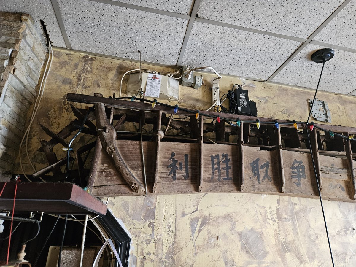 TSmith1867's tweet image. Was at a restaurant in Vancouver...
Look at this.. like, really look at it...
Its a paddle conveyor, im guessing for rice, made 100% from WOOD. .🤯
The paddles the chain everything. 
Amazing craftsmanship. 
#agtwitter