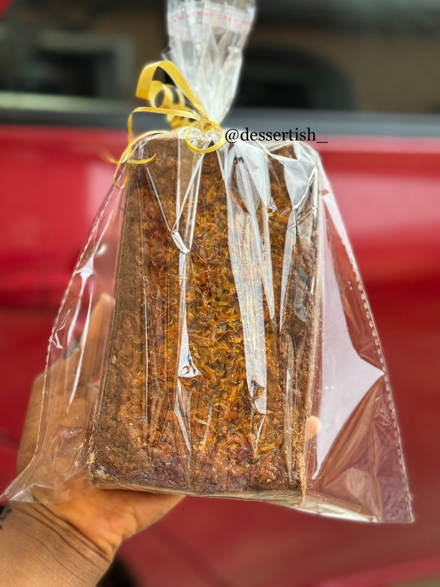 Khayyrahhhh's tweet photo. Day 2 of showing up for my dessert brand, and today’s spotlight is this pack of carrot cake goodness

Moist, spiced, and generously enriched, perfect for sharing (or keeping all to yourself👀)

So tell me…who are you sharing this with?🌚

Check out my TikTok/IG page @dessertish_ https://t.co/BfUOfjcXtu