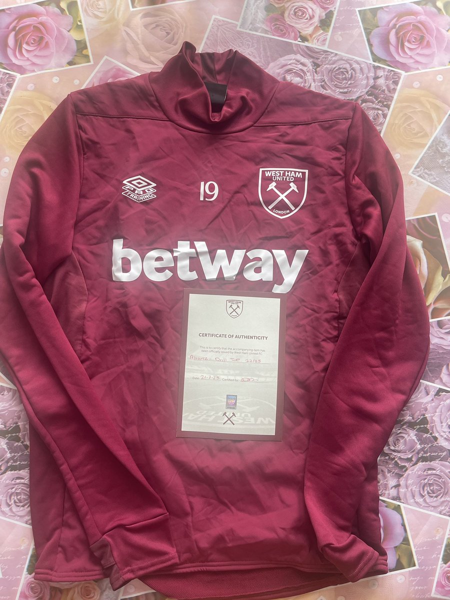 gantshillhammer's tweet photo. #WestHam #Alvarez #ElMachin 22/23 used drill top with club issued Certificate of Authenticity distinct from replica training kit as has squad number 19 c photo
must b sold per the current Mrs GHH 2 finance handbag purchase 😘
£45 inc postage DM any ?s or if u want https://t.co/AnV0NsJzbw