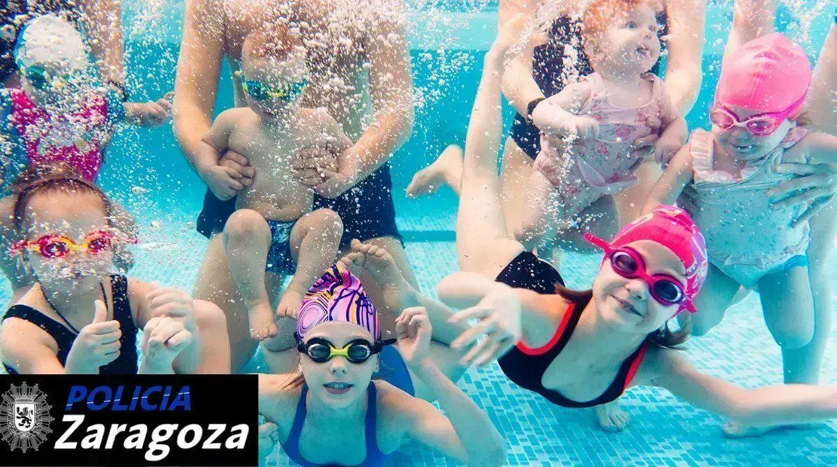 policiazaragoza's tweet photo. Si estás veraneando con tus peques en zonas de agua, #NoTeFies:
No los pierdas de vista, mantente a una distancia adecuada para auxiliarlos y no bajes la guardia si utilizan flotadores o manguitos (NO son salvavidas).
Por un verano #SinSustosNiDisgustos.
#FelizDomingo https://t.co/vuyMRxZnMn