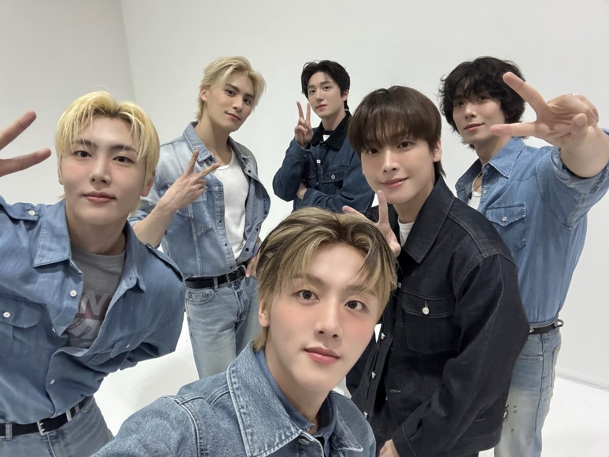 YURI1225_yb's tweet photo. SF9に出会ってから毎日が楽しい🥰
いつもたくさんの愛と幸せをありがとう💖
忙しいスケジュールの中、日本活動に来てくれてありがとう✨
世界のFANTASYがSF9に会えるのを楽しみにしているよ🥰
@SF9official
@SF9_official_jp
#世界を照らすSF9_日本活動ありがとう
#SF9_월드투어_파이팅 https://t.co/wy8kvjMKei