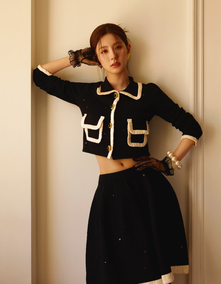 official_i_dle's tweet photo. #MIYEON x #红秀GRAZIA

#아이들 #idle
#미연 https://t.co/jy471zSVm2