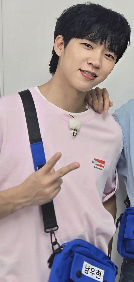 namugeuriwo's tweet photo. Call me dramatic but seeing him actually on the show,, with the Running Man tags and bags right there feels unreal 😭😭 he’s finally on Running Man after 15 years!!! https://t.co/Zf4xSo8iHQ