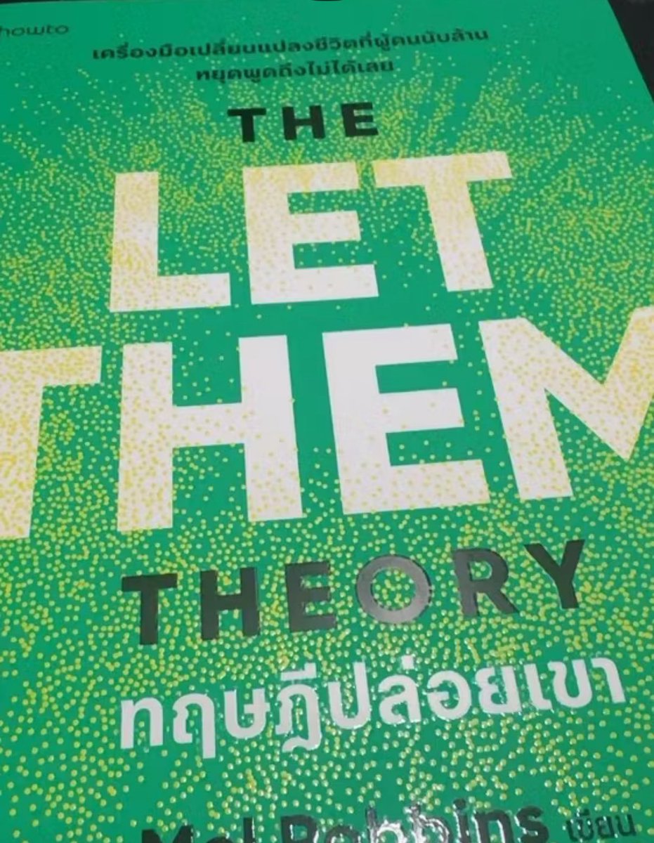 Basniixz's tweet photo. หนังสือ ทฤษฎีปล่อยเขา (The Let Them Theory)

📙 https://t.co/9BKrDaLn3o
📘 https://t.co/OS9S0zuC1B
📓 https://t.co/5JwAra7llJ

หนังสือแนะนำแนวทางการดำเนินชีวิตที่เน้นการปล่อยวางจากการพยายามควบคุมพฤติกรรมและความคิดของผู้อื่น โดยการใช้หลักการ "Let Them" เพื่อยอมรับตัวตนของผู้อื่น และ "Let Me เพื่อมุ่งเน้นพัฒนาตนเอง หลักการนี้ช่วยลดการสูญเสียพลังงานไปกับสิ่งที่ควบคุมไม่ได้ และหันมาสนใจการเติบโตและพัฒนาตนเองแทนพร้อมยกตัวอย่างการนำไปปรับใช้ในด้านต่าง ๆ ของชีวิต ไม่ว่าจะเป็นการทำงาน ความสัมพันธ์ หรือการเลี้ยงดูบุตร เพื่อให้ผู้อ่านค้นพบเส้นทางสู่ความสงบสุขและความสมดุลในชีวิต