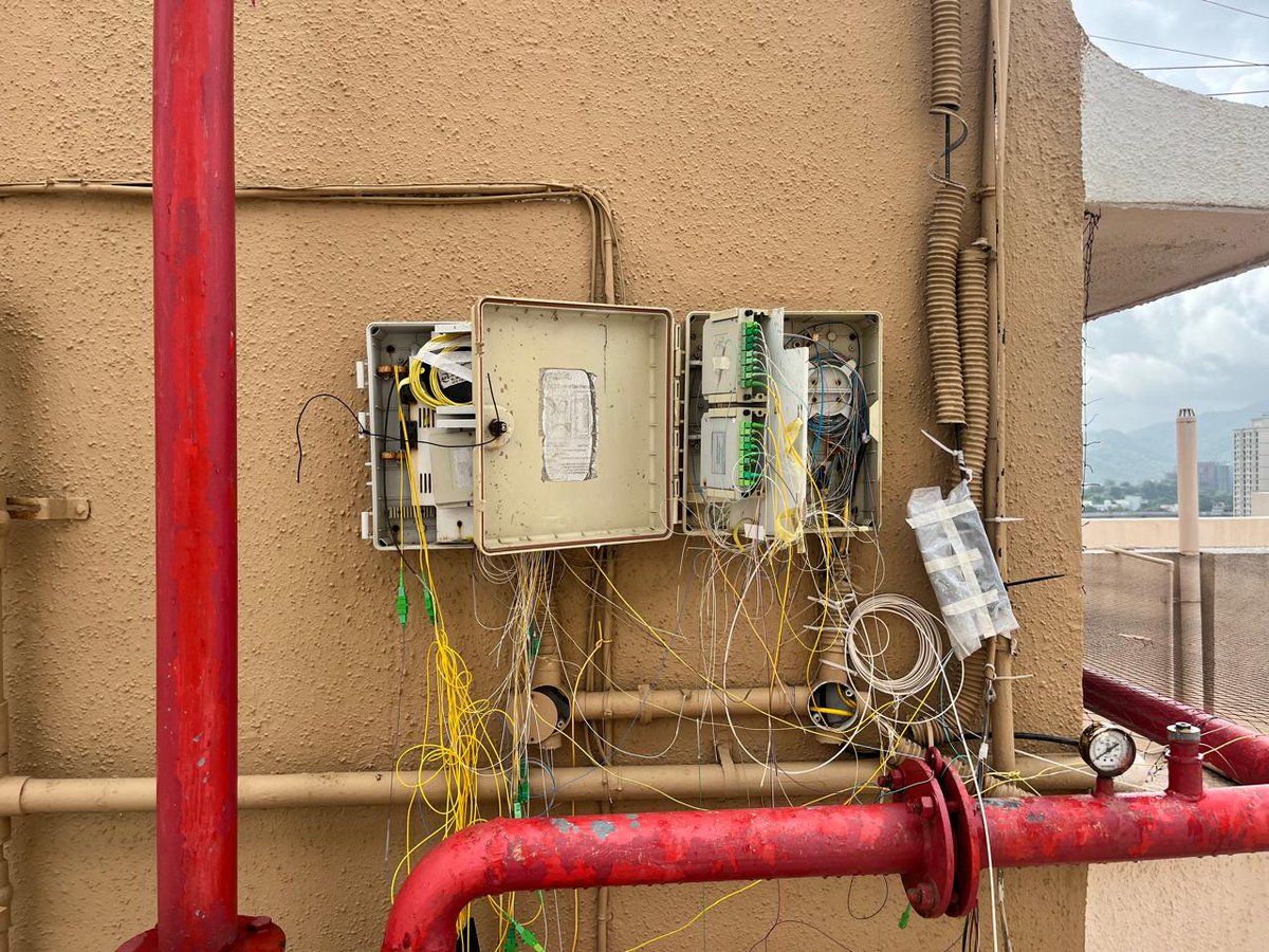 Dagabaaaz's tweet photo. World class management @airtelindia 
Great marketing campaign btw - 'Airtel Cares' but in reality who cares as long as the long suffering customers pay their bills am I right ? @Airtel_Presence https://t.co/cN6NIGWzTJ