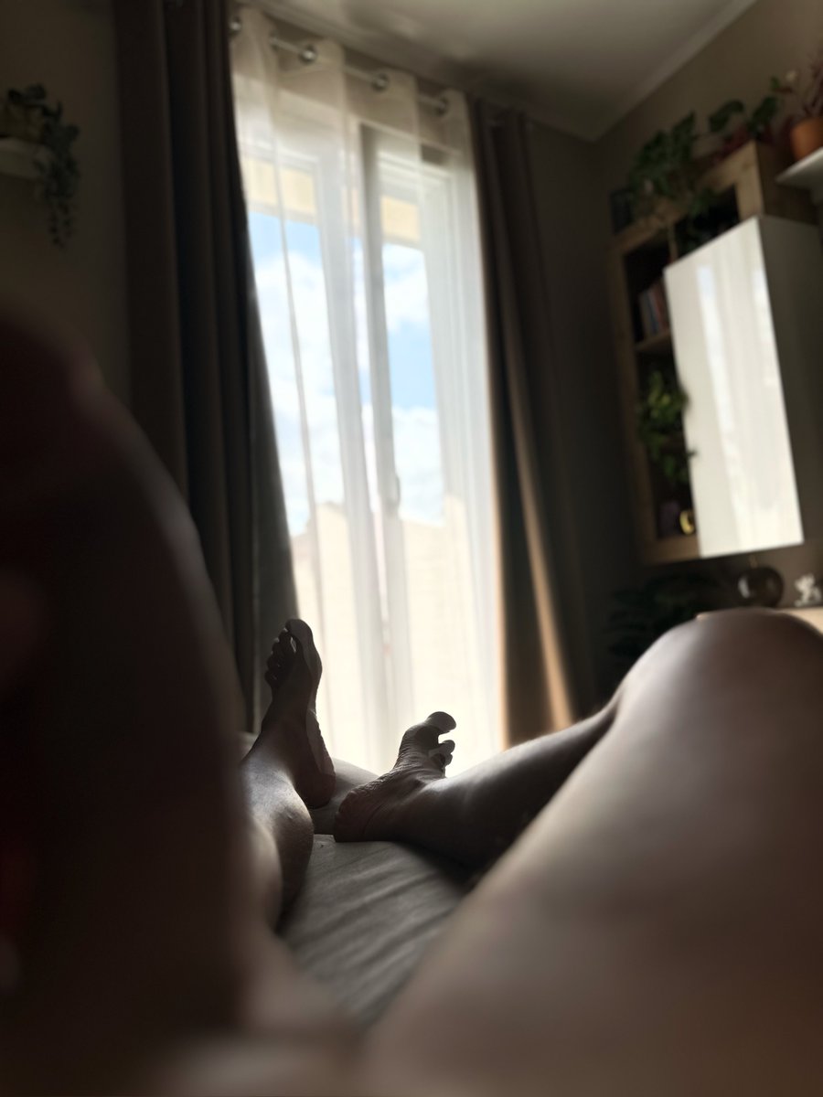 Goodmorningwood 😴 #feet