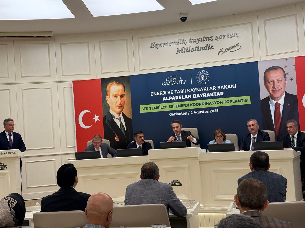 Enerji ve Tabii Kaynaklar Bakanımız Sayın Alparslan Bayraktar'ın katılımlarıyla, belediye başkanlarımız ve STK temsilcilerimizle Gazi Şehrimizde bir araya geldik. 

Sayın Bakanımız Gaziantep'imizin enerji sorunlarında her zaman yanımızda, gün boyu tüm programlarda da gündemimiz