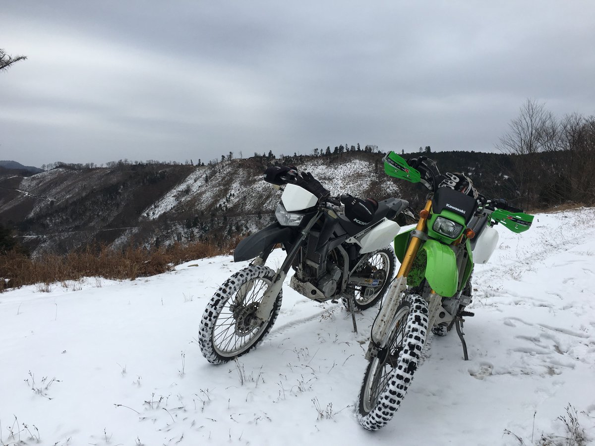 cis_66's tweet photo. オフ車もいいよねー
でも一台ってなると選べんね！
リッターSSと250オフ2台持ちが最適解な気がするけど https://t.co/GXhzvYHlrw