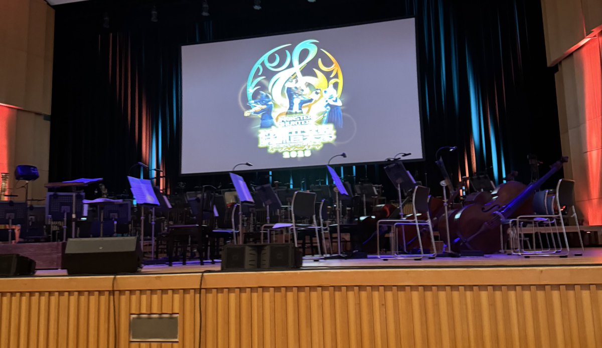 you_eichi's tweet photo. 狩猟音楽祭2025、ステージから前3列目って近過ぎるw
他のコンサートならプレミアシート席でも当たりの席やで！ https://t.co/wy4dEjLGoo