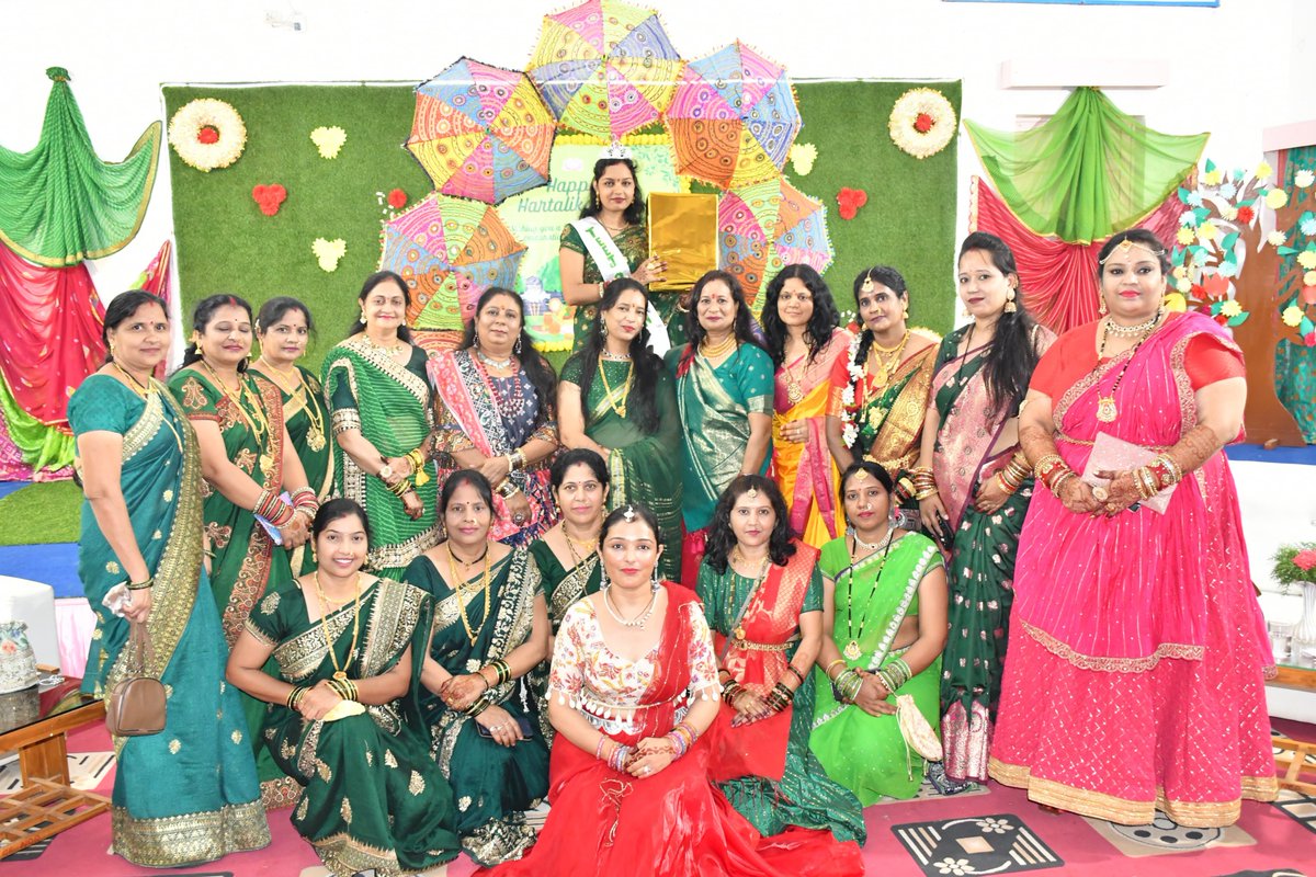 gccrpfnagpur's tweet photo. Members of FWC ,today on 2 Aug on the occasion of "HARIYALI TEEJ" RCWA GC Nagpur conducted various Games & Entertainment programs for the ladies of CWWA at FWC GC Nagpur.
The laies of GC participated & enjoy in this event.
REGARDS,
#CRPFINDIA #WSCRPF #SOUTHZONE_HYD https://t.co/Wy00zHdwpX