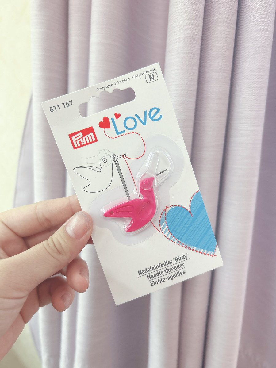 そういえばずっと気になってた糸通しの鳥さん買いました🐤
引っ掛けるだけなのでとっても便利ですが
刺繍糸等の太い糸はちょっと厳しそうでした！