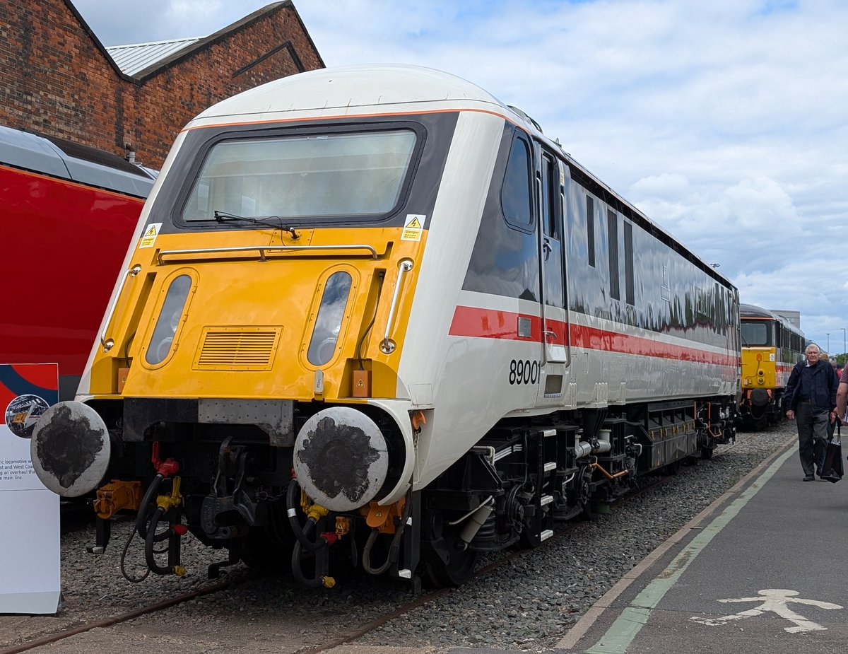 DownOnTheStour's tweet photo. AC time Part 1 ⚡

Plenty of AC representation hence the two parts starting with LSLs Intercity Trio of 89001, 87002 &amp; 86101. Plus 83012 sprinkled in there 🙌

#DOTS #GreatestGathering #AC #LSL #class87 #class86 #class83 #badger #intercity https://t.co/E36gSBYXWh
