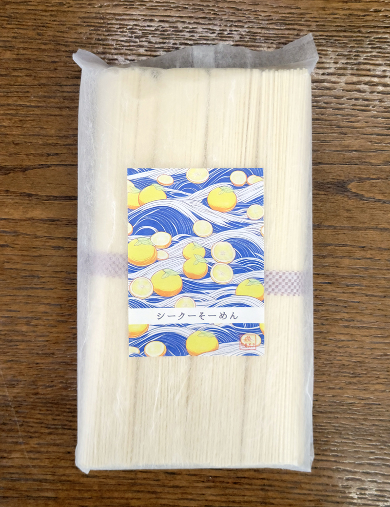 big2amamiten's tweet photo. ❖あおさそうめん❖特産品

アオサを練り込んだ
爽やかな喉ごしの
緑のそうめん
夏は冷やしてさっぱり
冬はあったか「にゅうめん」に
一年中おいしく楽しめる
ちょっと自慢の特産品です

他にもシークーそうめん
喜界島薬草うどん等
島独特の麺類があります♪ https://t.co/5V2uSufFto