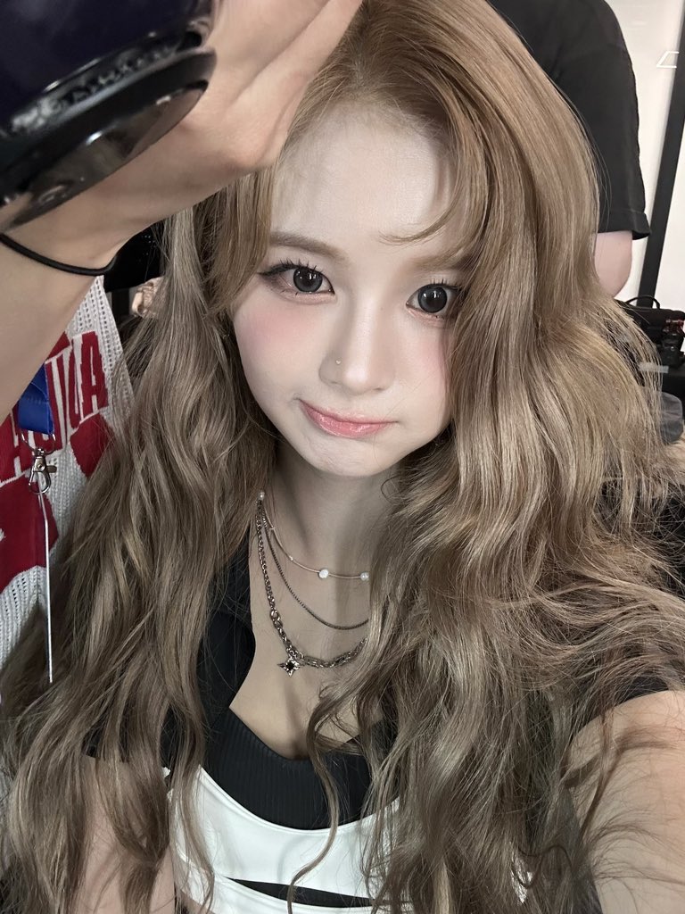 처음하는탈색머리😳

#NMIXX #엔믹스 
#설윤 #SULLYOON