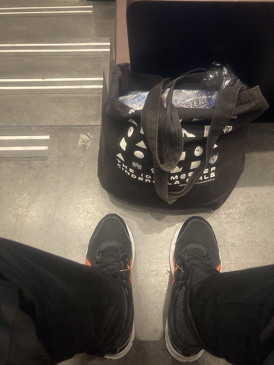 radu_peradonna's tweet image. バルコニー席通路真横だったから、座ったままでも普通にステージ見えるな
何よりも足元に余裕があるのがマジで助かる…(年寄り
#NEI