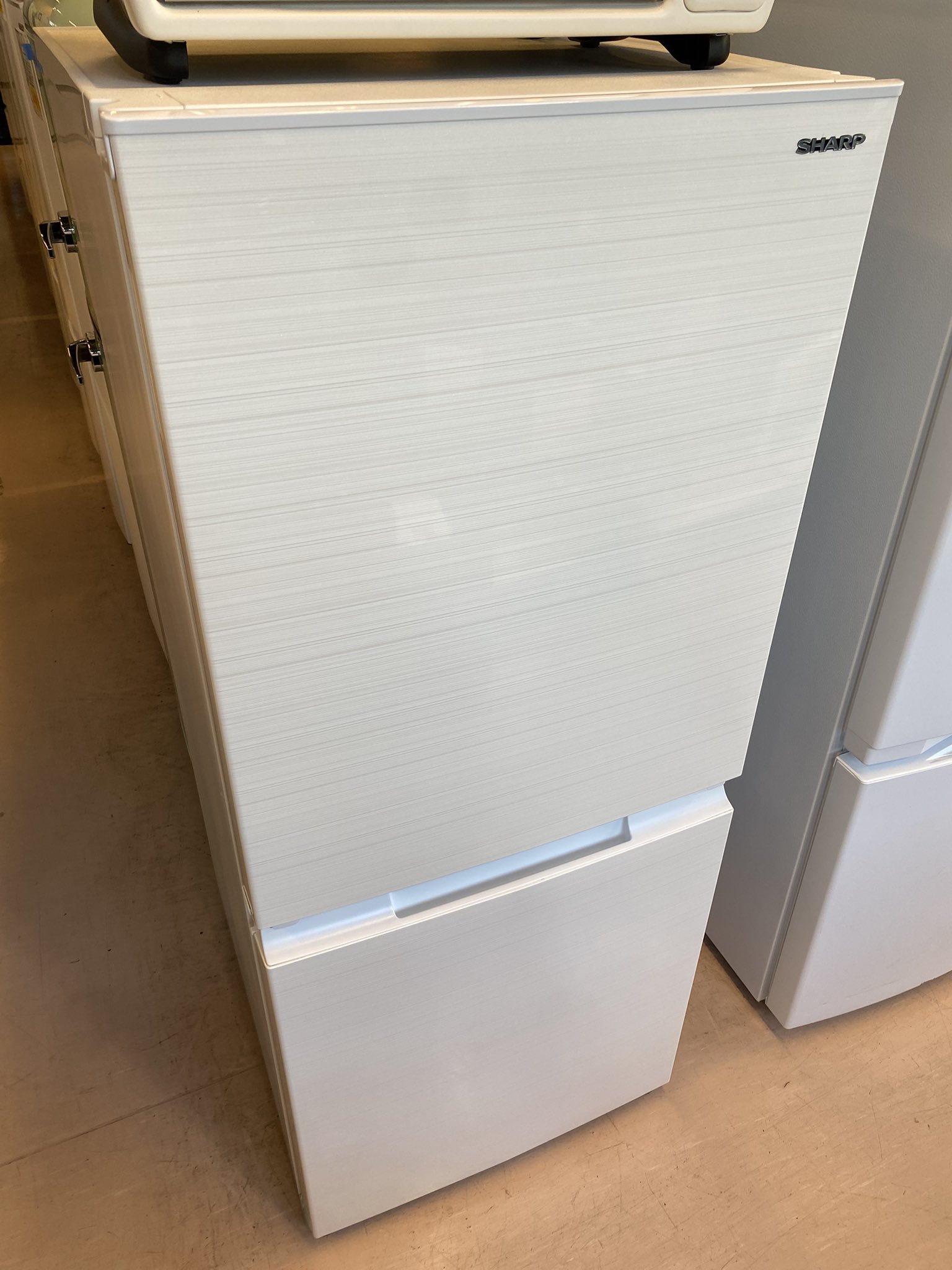 送料設置無料 SHARP 大型冷蔵庫 最新モデル 412L 送料設置無料 人気