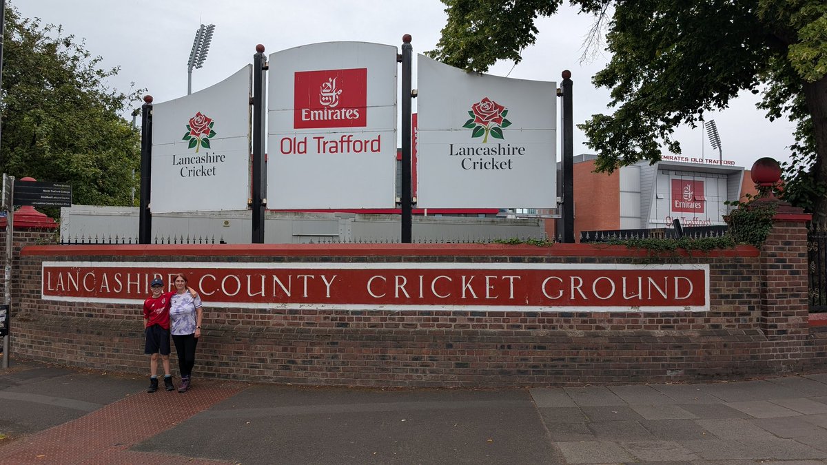 k8pants's tweet photo. A damp start to Day 2 - @lancscricket to @OldGlossopCC 

#sponsoredwalk

https://t.co/lT1KKNwK12 https://t.co/cQdhyHrWt0