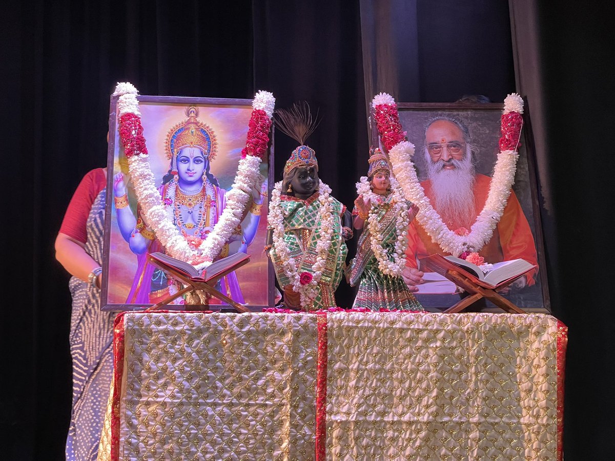 thekiranbedi's tweet photo. The 16 th #ChinmayaMission #GitaChanting Competition, at #DPSGurugram, organised by Chinmaya Mission Gurugram.
#AditiMisra, #AmitabhNangia, 
Children and teachers from different schools learning to chant the Gita Shalokas in presence of parents @CMGurudham 
Strengthening the spiritual power of India