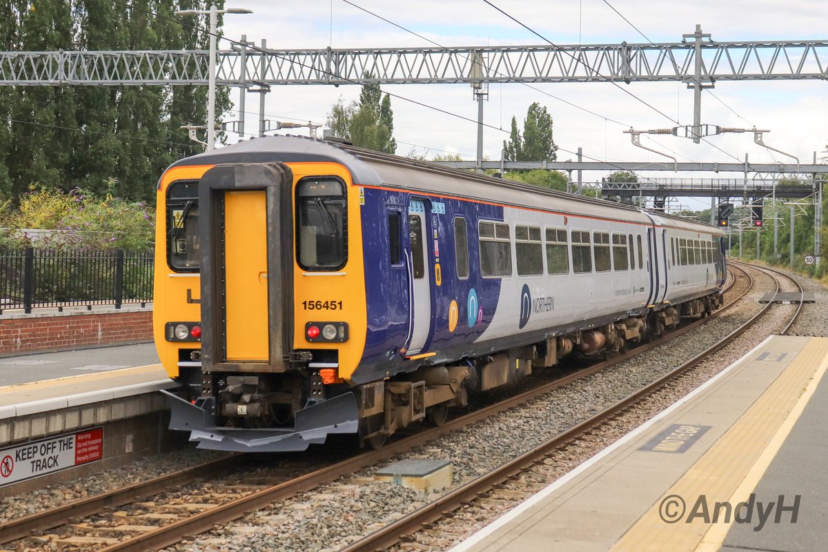 holtona72's tweet image. #SprinterSunday A @RailOpsGroup operated unit move yesterday which saw @northernassist 156451 head down the #MML through the land of the aubergine, running as 5E14 Wolverton Centre Sidings to Heaton T&amp;amp;RSMD. 📸 at Kettering. #Class156 #ROG #MetroCammell #SuperSprinter 2/8/25
