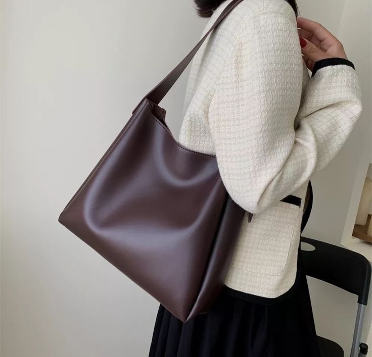 intangaberlian's tweet photo. My go-to work tote bag ideas ˚ ༘ ೀ⋆｡˚

#totebagwanita #taswanita #taskerjawanita #taskuliah #rekomendasitaskerja #totebagmurah https://t.co/nFRuQUvdFY