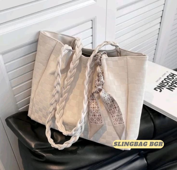 intangaberlian's tweet photo. My go-to work tote bag ideas ˚ ༘ ೀ⋆｡˚

#totebagwanita #taswanita #taskerjawanita #taskuliah #rekomendasitaskerja #totebagmurah https://t.co/nFRuQUvdFY