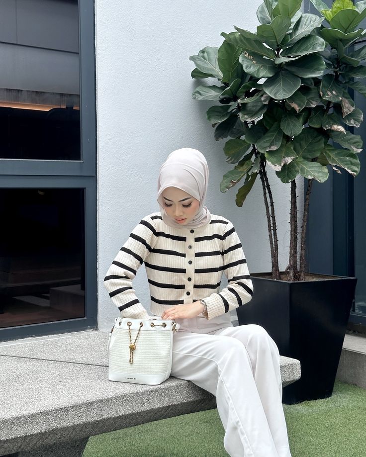 Kiranaootd's tweet photo. OOTD yang bilang, 'aku santai tapi gak main-main'.

Cardigan➡️https://t.co/8RuCVud931
Celana➡️https://t.co/GU2MjN8Bn2 https://t.co/IsUsCDiK1R