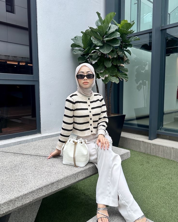 Kiranaootd's tweet photo. OOTD yang bilang, 'aku santai tapi gak main-main'.

Cardigan➡️https://t.co/8RuCVud931
Celana➡️https://t.co/GU2MjN8Bn2 https://t.co/IsUsCDiK1R