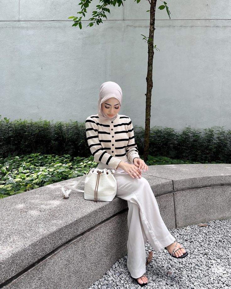 Kiranaootd's tweet photo. OOTD yang bilang, 'aku santai tapi gak main-main'.

Cardigan➡️https://t.co/8RuCVud931
Celana➡️https://t.co/GU2MjN8Bn2 https://t.co/IsUsCDiK1R