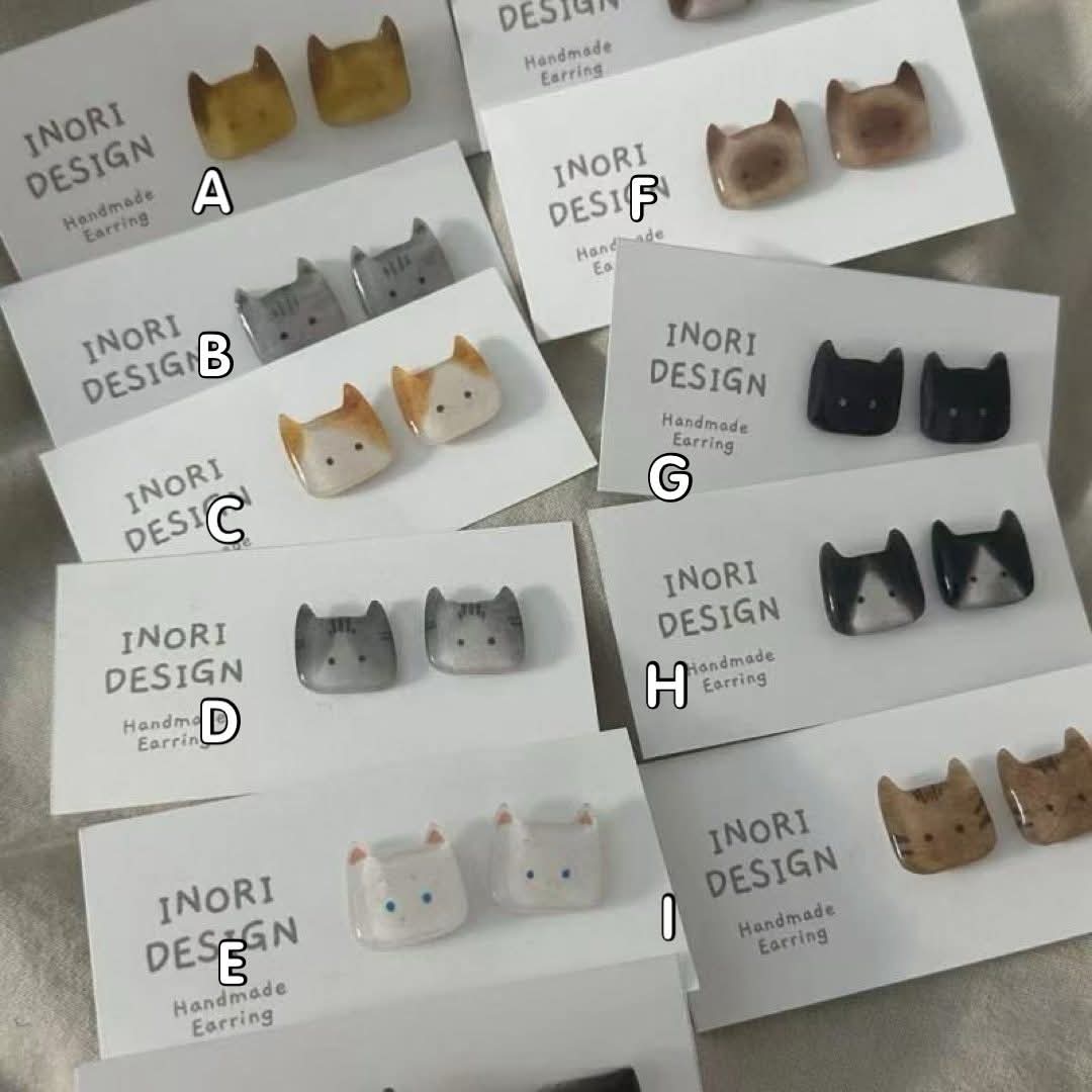 _PwithNaBi's tweet photo. #พรีออเดอร์
🐾 ต่างหูแฮนด์เมดลายแมว 😻 #PwithNb 
ลายเส้นน่ารัก เรียบง่าย หยิบใส่วันไหนก็ได้
✨มีลาย A-M ตามรูป ระบุได้เลย 🐈‍⬛

🔮ราคา 69฿ https://t.co/SZALlh51R1