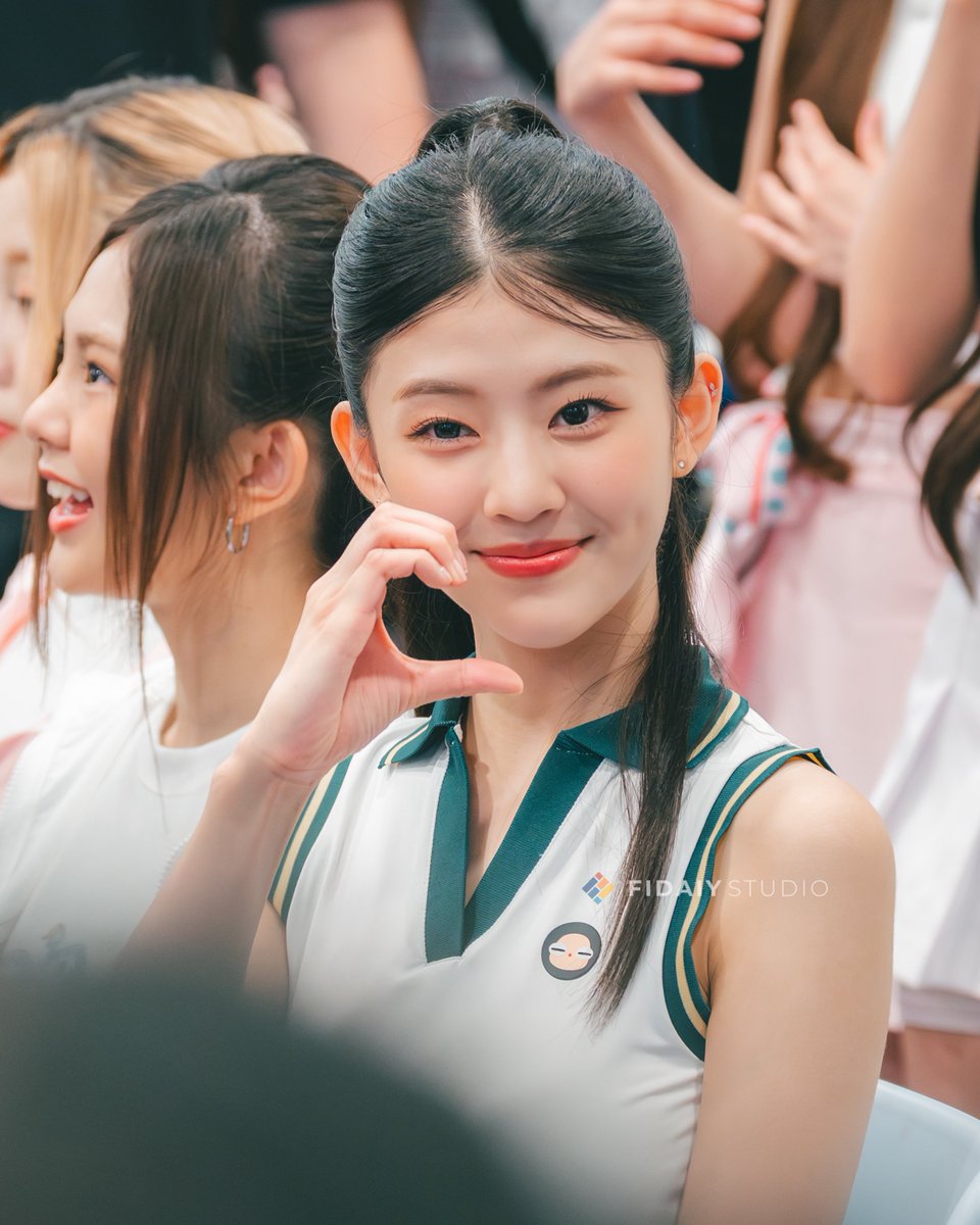 dreamcratemy's tweet photo. @official_KIIRAS @KIIRAS_member Tak boleh move on π₯Ή comel comel @official_KIIRAS
#WELCOMEHOME_LINGLING
#LINGLING_BALIKKAMPUNG
#KIIRASinMY #WELCOME_KIIRAS #FILALoveAll #FILASEA #FILAxKIIRAS #KIIRASinKL #ν€λΌμ€ https://t.co/AvISQpHMcI