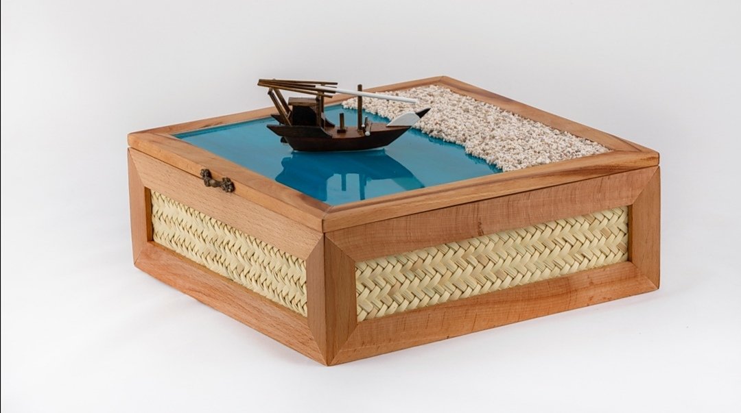 صنایع دستی استان بوشهر بازتابی از فرهنگ دریایی و هنر مردمان جنوب است، با آثاری چون گلیم، حصیربافی و صنایع صدفی.
<a href="/MCTH_ir/">ایرانِ باشکوه</a> 
#بوشهر
#صنایع_دستی